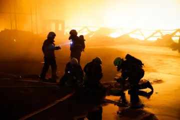 Vatrena stihija u Mariboru zaustavljena: Požar ugašen, 200 vatrogasaca spriječilo katastrofu