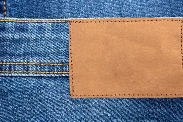 Kožna etiketa na trapericama ima skriveno značenje: Njena uloga je veća nego što mislite