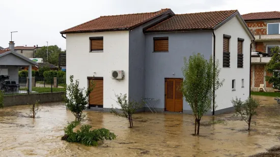 Ceste postale blatne kaljuže, a dvori&scaron;ta bazeni: Nevjerojatne scene nakon nevremena u Istri