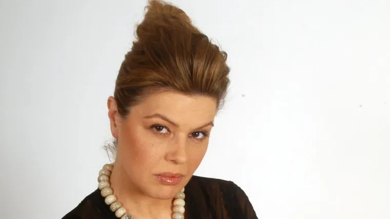 Razvela se dvaput, glumom osvojila publiku, a smrt sestre je shrvala: Ovako se mijenjala Mia Begović