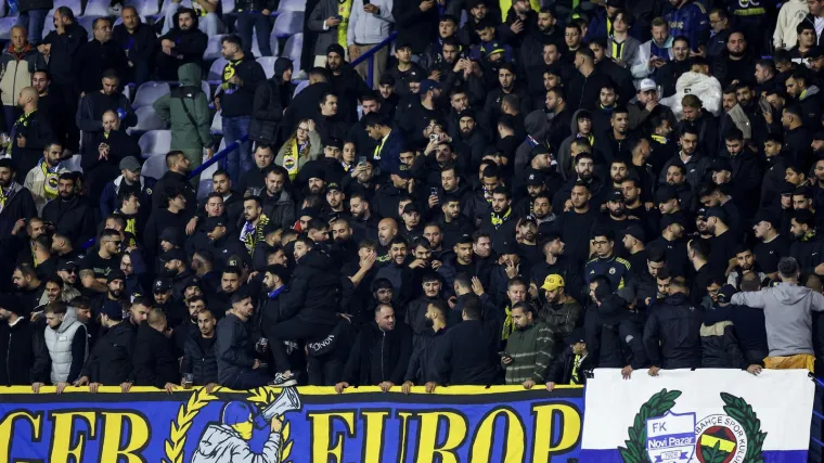 Zastava iz Srbije se pojavila na Maksimiru: Svi su gledali &scaron;to se vijori na jugu stadiona