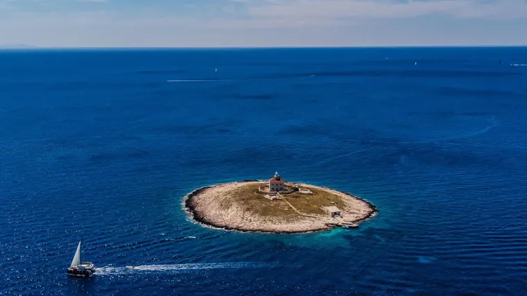 Savr&scaron;eni kontrast užurbanom životu: Hrvatski otok koji mirom jednostavno poziva na odmor