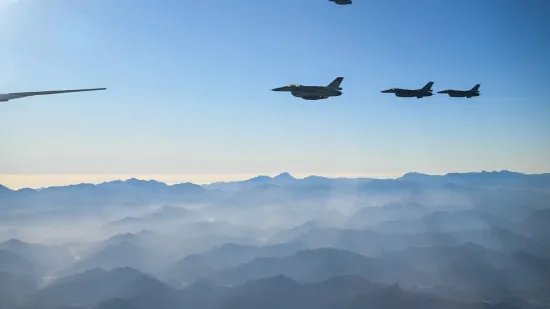 Moćni lovci pratili Trumpa u avionu, a onda je sjeo u 'Zvijer': 'Iranci su pretučeni i izubijani'