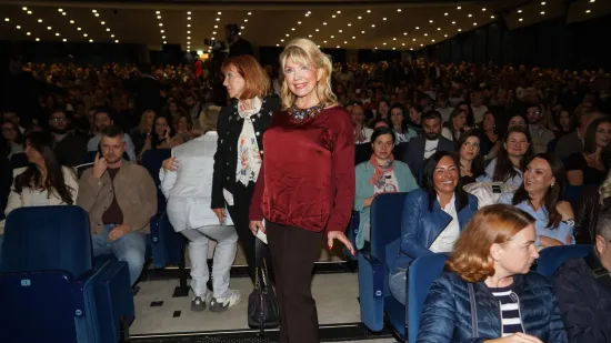 Suzana Mančić se pojavila na koncertu u Beogradu i zasjenila sve: &Scaron;armantna glumica kao da ne stari