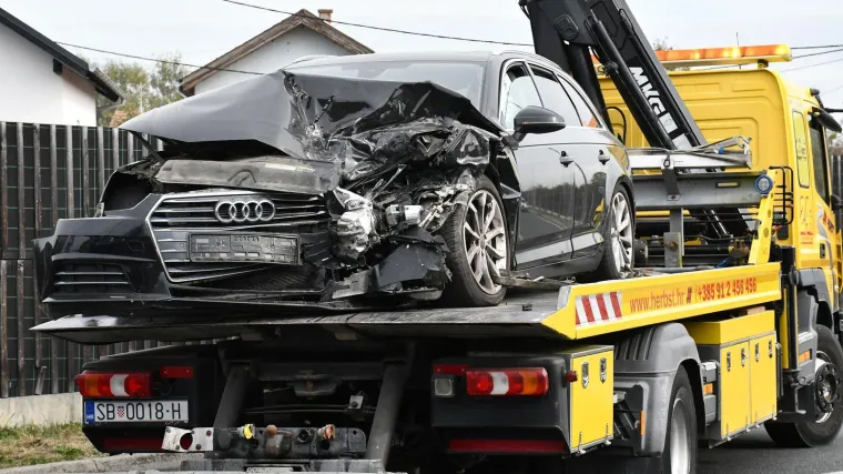 Kr&scaron; i lom na istoku Hrvatske: Sudar kod graničnog prijelaza, četvero ozlijeđenih