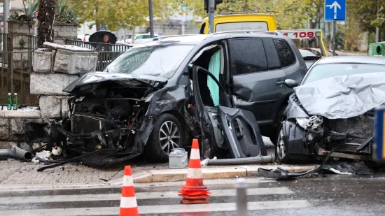 Te&scaron;ki kr&scaron; i lom u centru Splita! Jedna osoba bila zarobljena u autu, prizori su zastra&scaron;ujući
