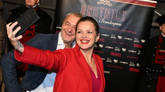 Sandra Bagarić i suprug ukrali pažnju na premijeri filma 'Samoća': Evo tko se jo&scaron; pojavio