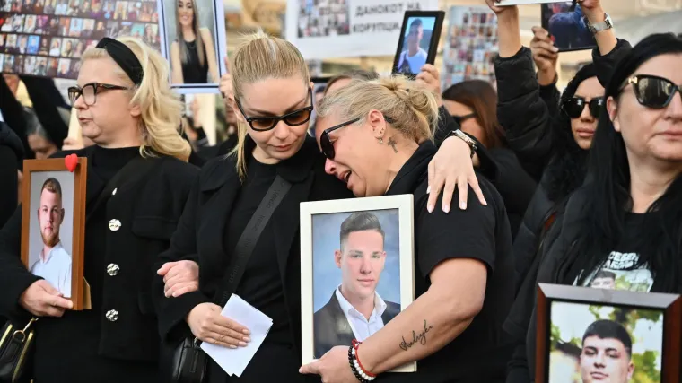 Suze, bol i tuga na ulicama Skoplja: Tisuće traže pravdu za 59 poginulih u požaru u noćnom klubu