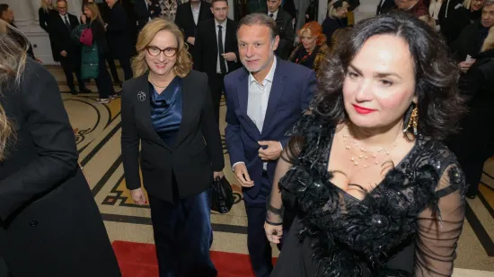 Glumci, političari i supruge, diplomacija: Pogledajte tko je sve bio na premijeri kultnog Ora&scaron;ara