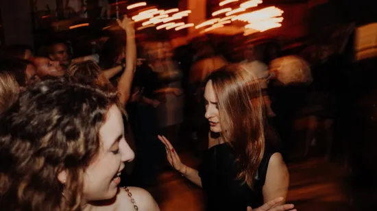 Tko su ljepotice koje su zaludile Zadar? Brinete u uskim kožnim haljinama ukrale show