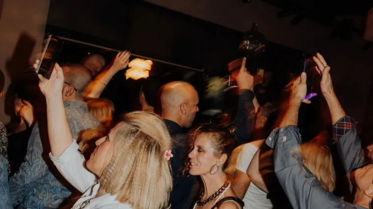 Tko su ljepotice koje su zaludile Zadar? Brinete u uskim kožnim haljinama ukrale show