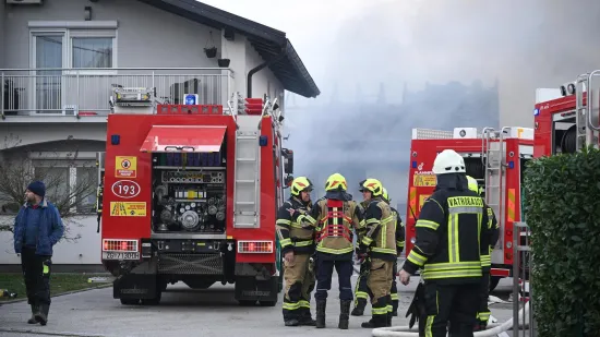 Prvi prizori buktinje u Sesvetama: Sve je puno dima, dvojici radnika pružena pomoć