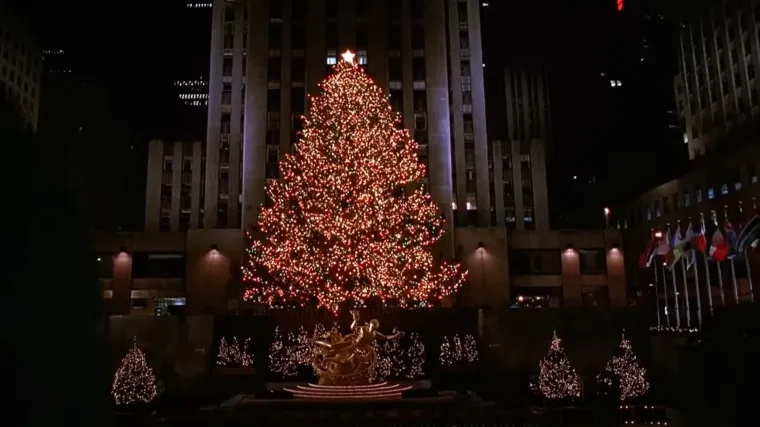 Ispred ovog božićnog drvca Kevin je prije 33 godine zaželio želju: Evo kako je danas ukra&scaron;eno