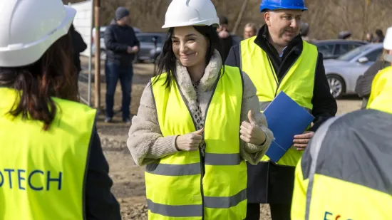 Od bundice na gradili&scaron;tu do kožnjaka: Ovo su najbolja modna izdanja ministrice Vučković