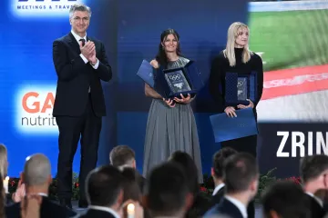 Zrinka Ljutić zablistala na dodjeli: Nagradu je oduševljeno podijelila sa sestričnom