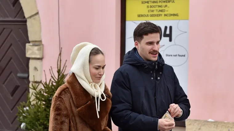 Zgodni par ukrao show: Brineta u smeđoj bundi i markantni mladić plijenili pažnju u Varaždinu