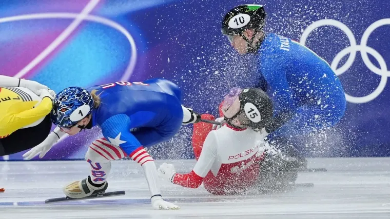 Stra&scaron;ne scene: Bri&scaron;e se krv s leda, klizaljka joj prerezala lice, dvorana zanijemila