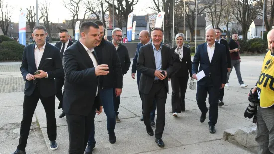 Jandroković navijao za rukometa&scaron;ice i ukrao show: Koga je to izgrlio?