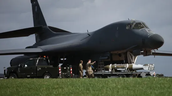 &Scaron;to se to 'kuha' u Britaniji? Amerikanci pune streljivom ubojiti bombarder 'Kost'