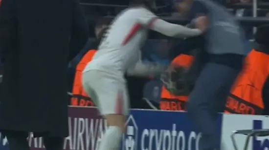 Chelseajeva zvijezda odgurnula skupljača lopti, te&scaron;ko je opisati &scaron;to se potom dogodilo