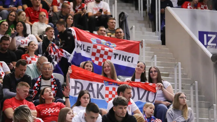 Tribine pune ljepote, glamura i poznatih lica: Evo tko je bio na utakmici Hrvatska - &Scaron;vicarska
