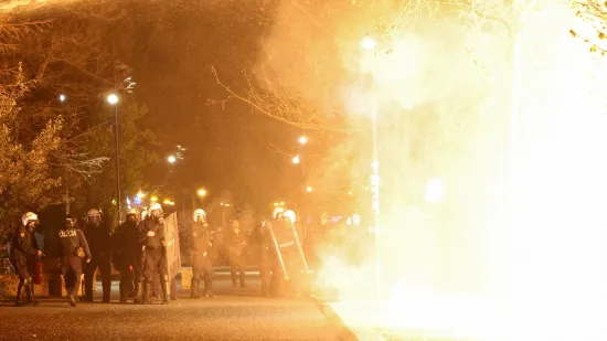 Molotovljevi kokteli i vatromet letjeli na Ured premijera: Eskalirali prosvjedi u Albaniji