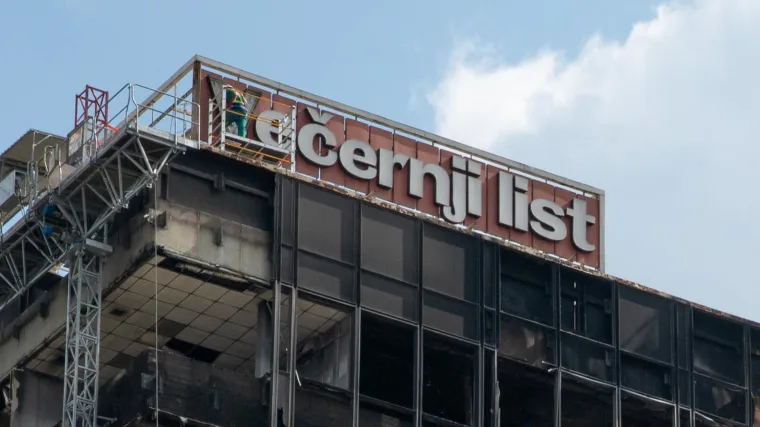 Kultni simbol zauvijek odlazi u povijest: Pred Vjesnik stigla i ogromna dizalica