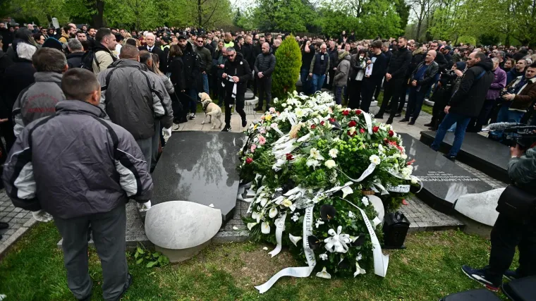 Brojni poznati se oprostili od Du&scaron;ka Vujo&scaron;evića uz stihove hrvatske dive