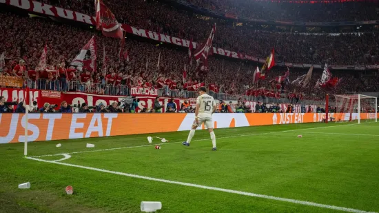 Luda koreografija i sila legendi u ložama: Pogledajte nestvarne scene s neponovljive utakmice