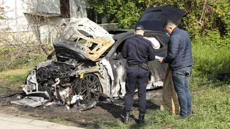 Izgorio Audi Q8 u vlasni&scaron;tvu žene (58): Pogledajte &scaron;to je ostalo od njega