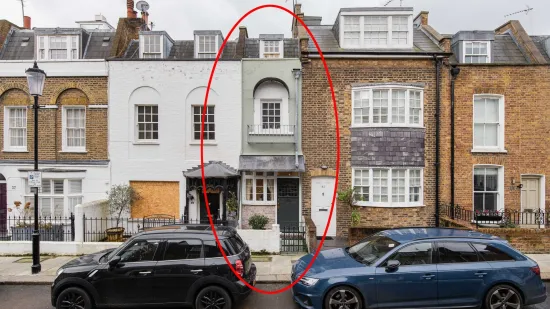 Ova kuća &scaron;iroka je tek dva koraka: Iznutra izgleda kao iz bajke, a cijena joj je paprena