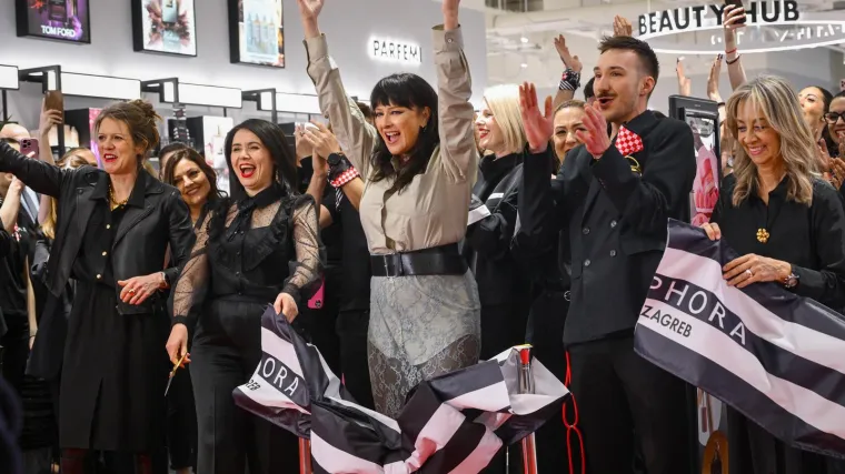 Totalni kaos i odu&scaron;evljenje: Sephora napokon otvorena, pogledajte fotografije