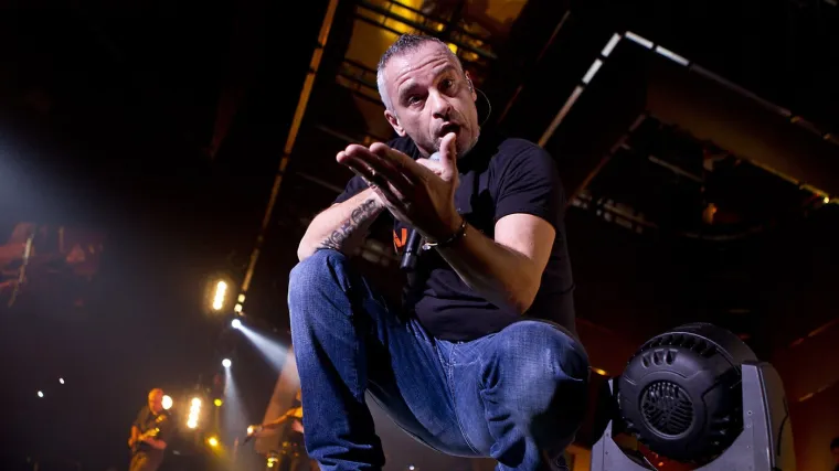 Eros Ramazzotti bacio publiku na koljena u Beogradu: Pogledajte koliko se promijenio