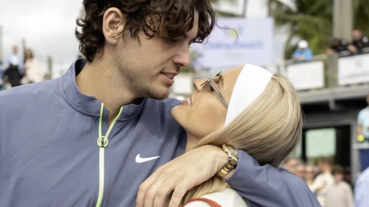 Prekinuli 'najpoznatija žena mu&scaron;kog tenisa' i slavni igrač! Objavila kako plače u krevetu